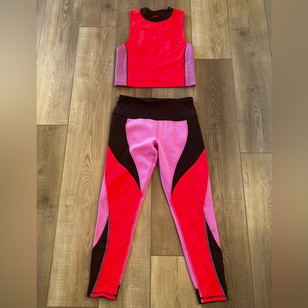 Dsg workout set. Small size pants and M size top